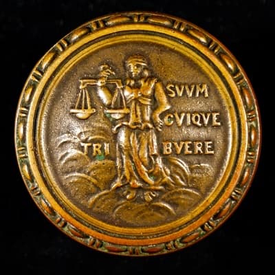 Suum Cuique Tribuere